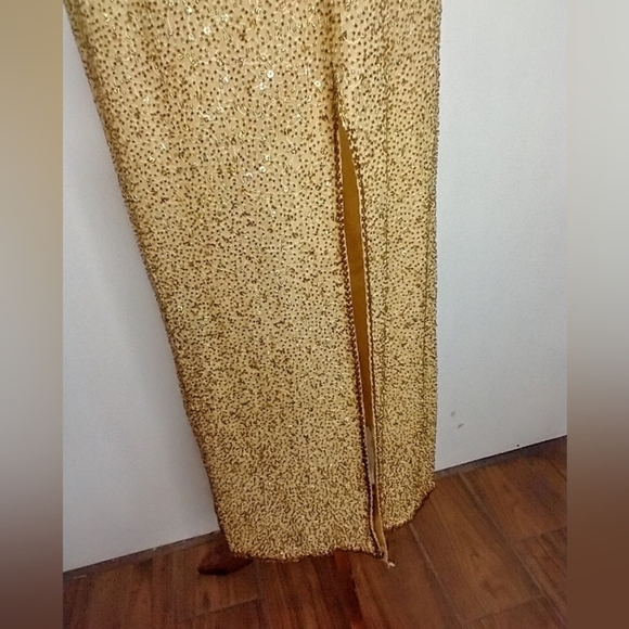 GOLD BEAD AND SEQUINED FORMAL GOWN - Picture 7 of 8